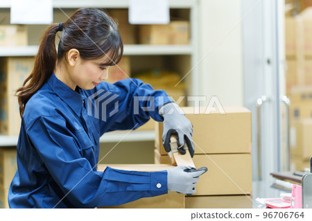 Female worker packing in a warehouse 96706764