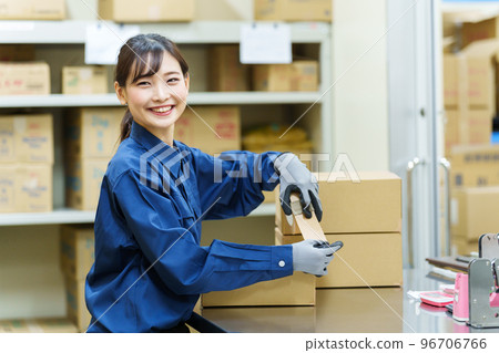 Female worker packing in a warehouse 96706766
