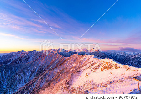 [雪山材料]從圓山莊看到的Yarigatake山[長野縣] 96707972