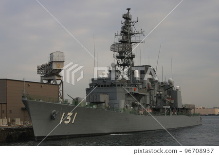 DD-131驅逐艦“瀨戶之”靠泊(2012年改為訓練艦) DD-131驅逐艦“瀨戶之”靠泊(2012年改為訓練艦) 96708937