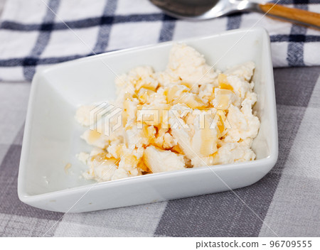 Sheep milk cheese mato with sweet honey 96709555