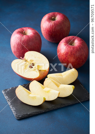 Cut Apple Sanfuji 96709571