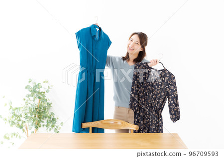 A woman choosing clothes 96709593