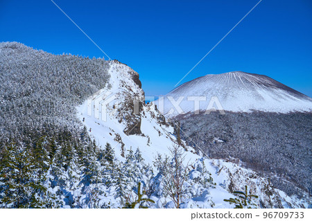 冬天從長野縣小諸市黑府山附近的 Yarigasaya 看淺間山和東美的頭像 96709733