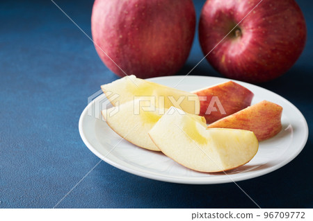 Honey-filled apples Sanfuji 96709772