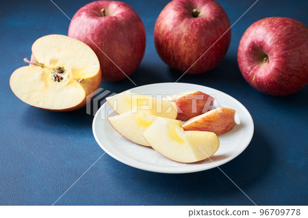Honey-filled apples Sanfuji Honey-filled apples Sanfuji 96709778