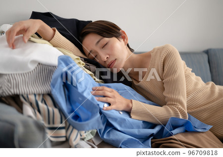 Elimination woman Elimination woman 96709818