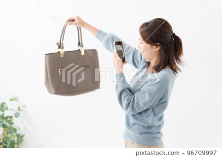 一個賣包到跳蚤市場的女人 96709997