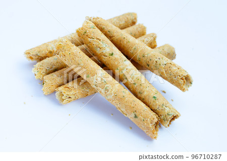 Crispy egg rolls with seaweed Crispy egg rolls with seaweed 96710287