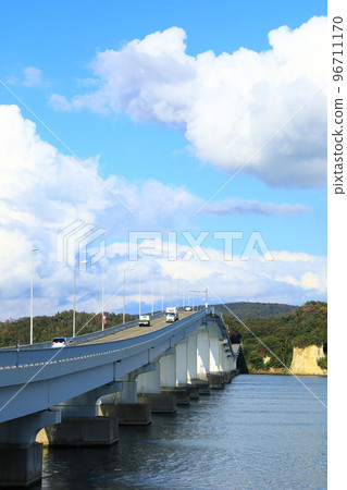 能登島大橋 藍天白雲 能登島大橋 藍天白雲 96711170