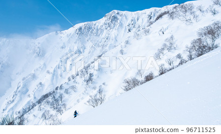 Winter Tomi Ridge Trekking Winter Tomi Ridge Trekking 96711525