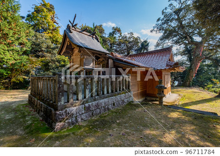 島根縣安來市廣瀨町笹福神社本殿石原 島根縣安來市廣瀨町笹福神社本殿石原 96711784