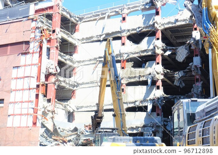 Building demolition construction site using heavy machinery Building demolition work in progress Building demolition construction site using heavy machinery Building demolition work in progress 96712898
