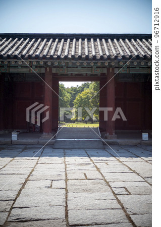 Palace scenery 96712916