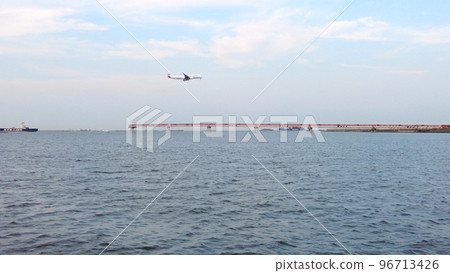 Haneda Airport C Runway Landing 96713426