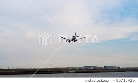 Haneda Airport A Runway Landing 96713429