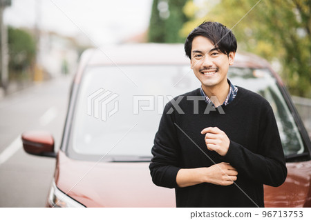 一個開車的男人和一個喜歡開車的男人的形象 96713753