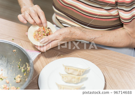 Senior wrapping dumplings Senior wrapping dumplings 96714688
