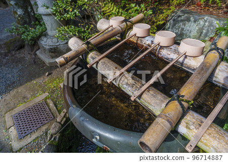 Miyake Hachimangu shrine, spring water from Ugaya, Mt. Hiei (Kamitakano, Sakyo-ku, Kyoto) Miyake Hachimangu shrine, spring water from Ugaya, Mt. Hiei (Kamitakano, Sakyo-ku, Kyoto) 96714887