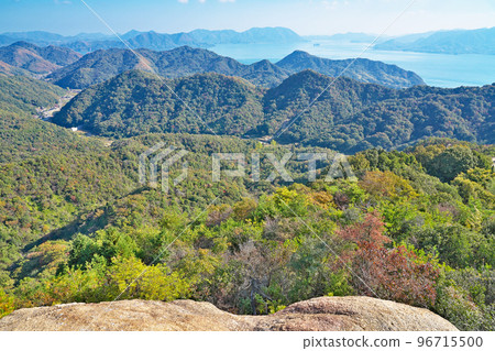 [View from Ryusenji Temple (top of Mt. Shirataki)] Koizumi Town, Mihara City, Hiroshima Prefecture 96715500
