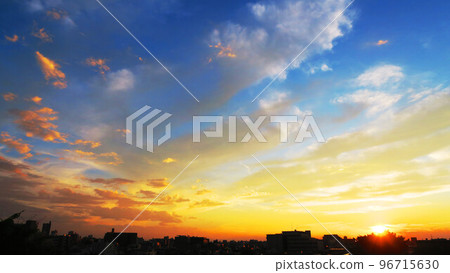 Various scenery of the sunset sky in Kawaguchi City, Saitama Prefecture 96715630