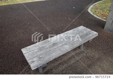 安裝在省城綠地的街道家具長凳 96715724