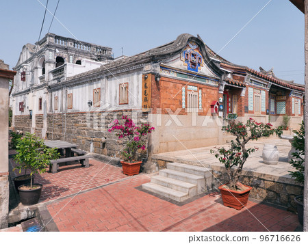 The buildings of the Huang's settlement in Shuitou, Kinmen The buildings of the Huang's settlement in Shuitou, Kinmen 96716626