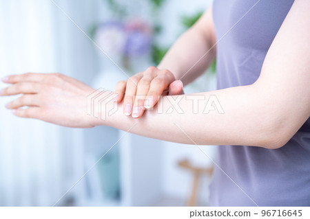 Women's hands for hand care [parts cut] 96716645