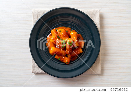 Korean rice cake stick in spicy sauce - Tteokbokki 96716912