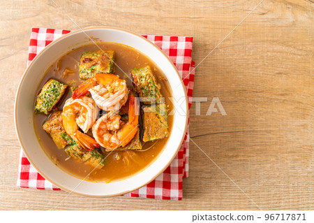 Sour soup made of Tamarind Paste with Shrimps and Vegetable Omelet 96717871