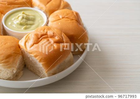 Bread with Thai Pandan Custard Bread with Thai Pandan Custard 96717993