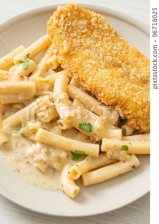 quadrotto penne pasta white cream sauce with fried fish 96718025