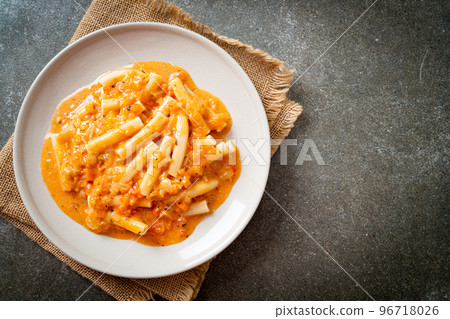 rigatoni penne pasta creamy tomato 96718026