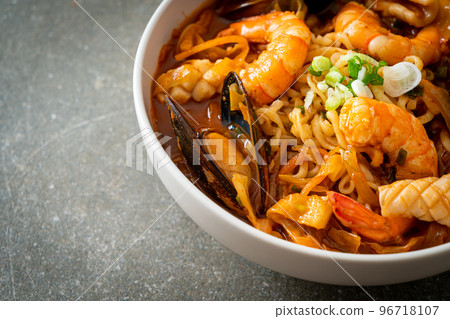 Jjamppong -  Korean Seafood Noodle Soup 96718107