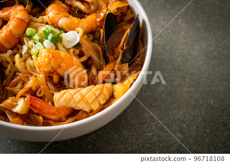 Jjamppong -  Korean Seafood Noodle Soup 96718108