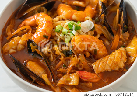 Jjamppong -  Korean Seafood Noodle Soup 96718114