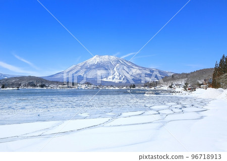 Nojiri Lake in winter Nojiri Lake in winter 96718913