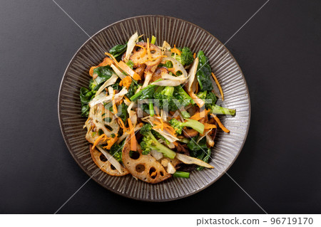 Flavored vegetable salad (lotus root, burdock, carrot, broccoli) Flavored vegetable salad (lotus root, burdock, carrot, broccoli) 96719170