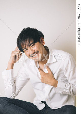 男人的美麗,白襯衫的男人 男人的美麗,白襯衫的男人 96719375