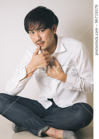 男人的美麗，白襯衫的男人 96719376