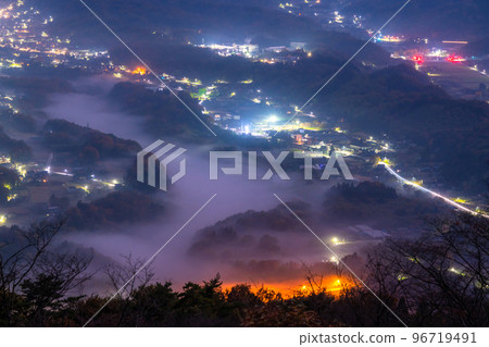 《埼玉縣》秩父・夢幻般的雲海夜景 96719491