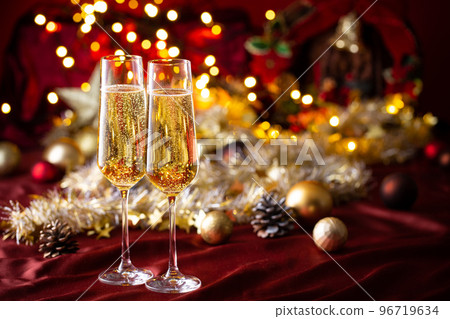 celebrate christmas with champagne 96719634