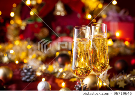 celebrate christmas with champagne 96719646