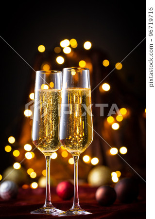 illumination and champagne 96719716
