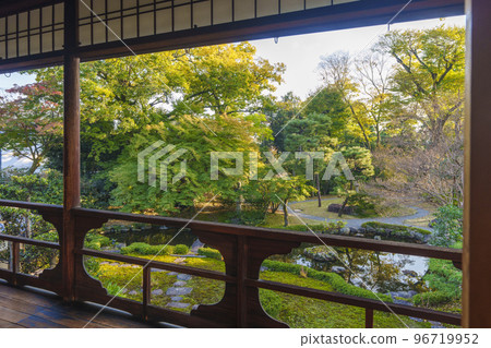 Former Mitsui Family Shimogamo Villa Beautiful garden seen from the second floor (Sakyo Ward, Kyoto City) 96719952