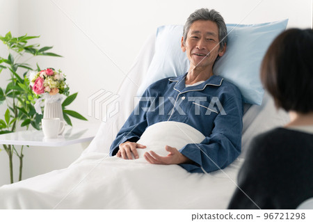 高級醫院病人與訪客交談 96721298