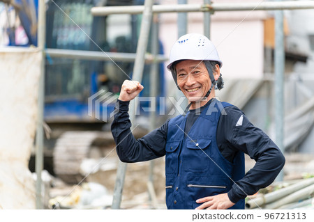 站在建築工地的工人土木工程施工工匠 站在建築工地的工人土木工程施工工匠 96721313