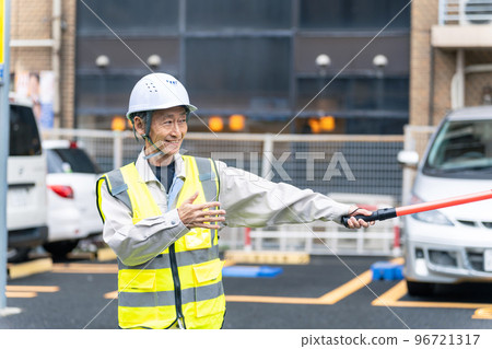 Security guard to guide traffic Security guard to guide traffic 96721317