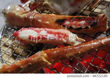 炭烤蟹腿看起來很好吃 96722189