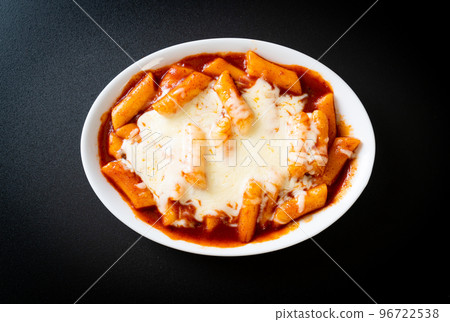 Korean rice cake in spicy Korean sauce with cheese, Cheese Tokpokki, Tteokbokki with Cheese 96722538